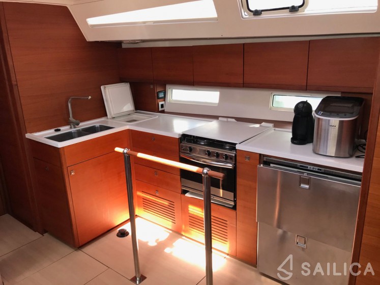 More 55 - Yacht Charter Sailica