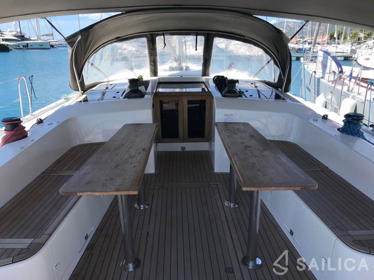 More 55 - Yacht Charter Sailica