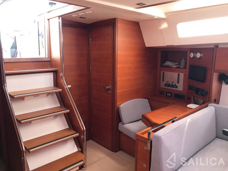 More 55 - Yacht Charter Sailica