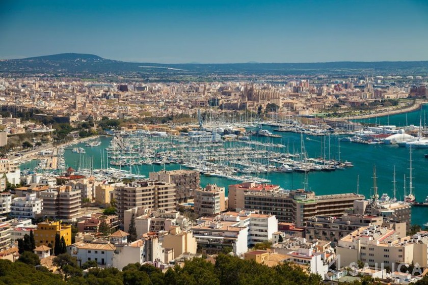 Lagoon 52F - Yacht Charter Sailica