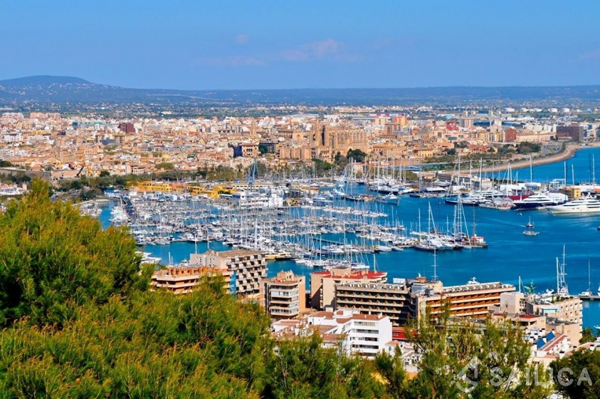 Lagoon 52F - Yacht Charter Sailica