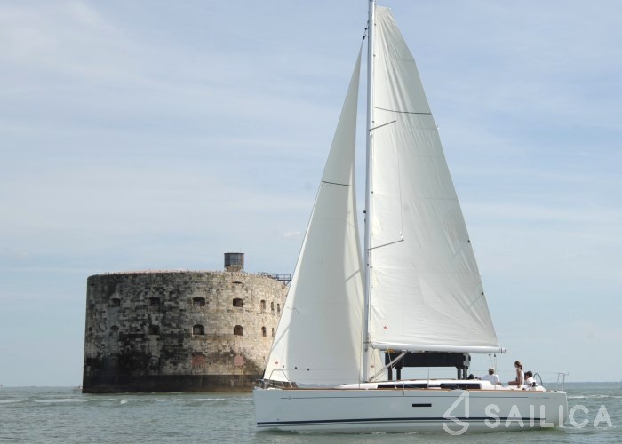Dufour 335 Grand Large - Yacht Charter Sailica