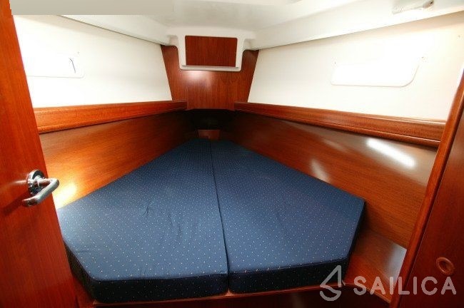 Oceanis 373 - Yacht Charter Sailica