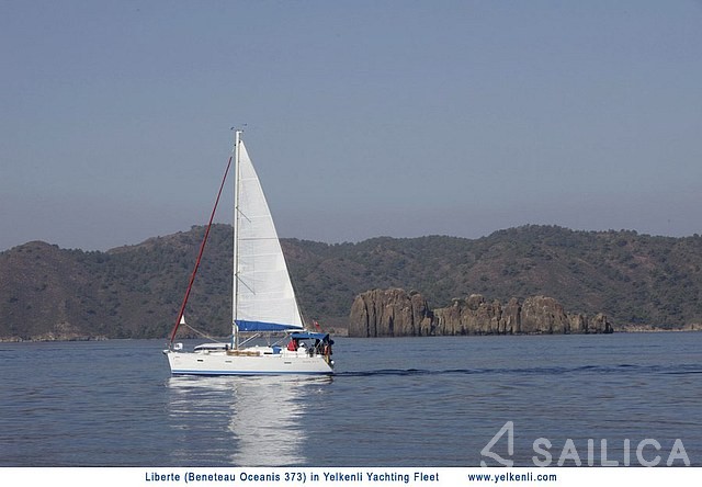Oceanis 373 - Yacht Charter Sailica