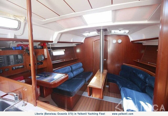 Oceanis 373 - Yacht Charter Sailica