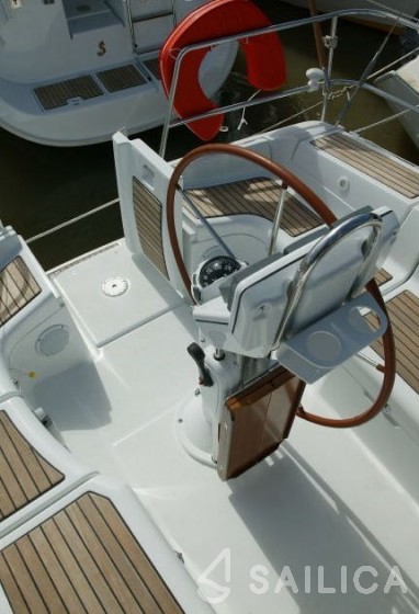 Oceanis 373 - Yacht Charter Sailica