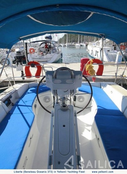 Oceanis 373 - Yacht Charter Sailica
