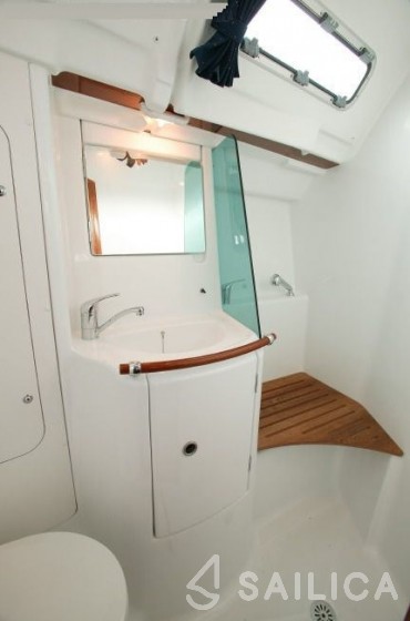 Oceanis 373 - Yacht Charter Sailica