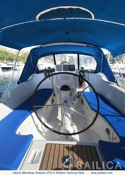 Oceanis 373 - Yacht Charter Sailica