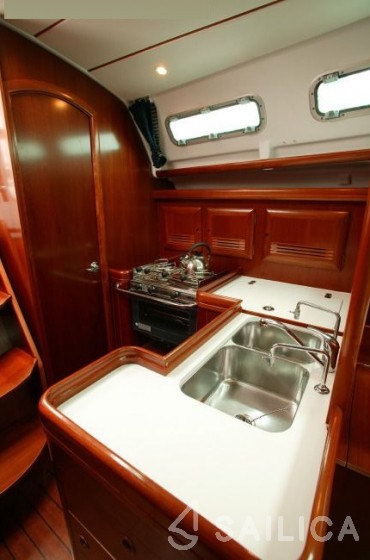 Oceanis 373 - Yacht Charter Sailica
