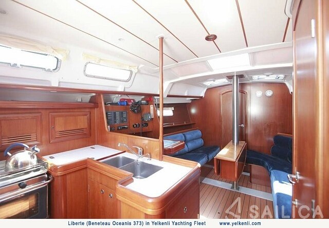 Oceanis 373 - Yacht Charter Sailica