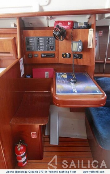 Oceanis 373 - Yacht Charter Sailica