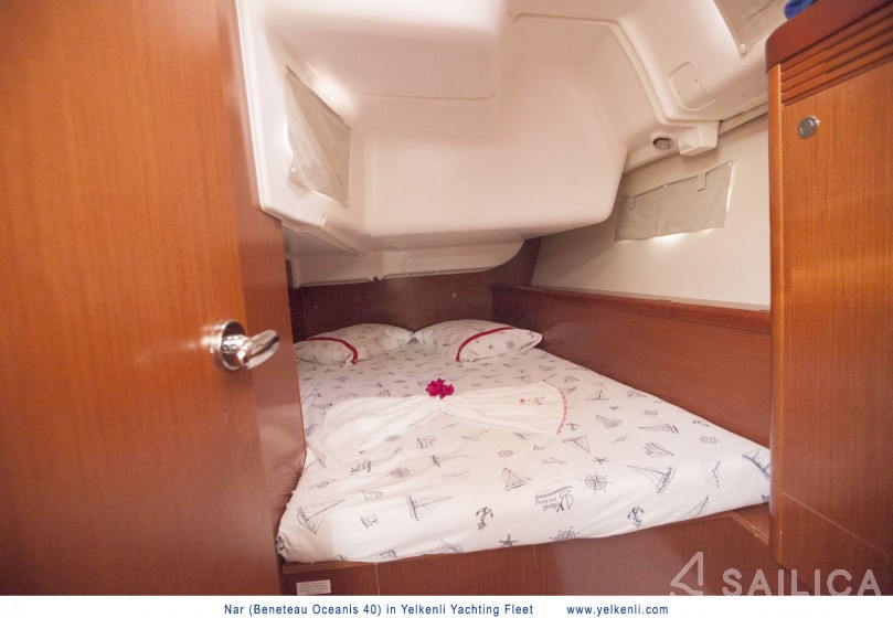 Oceanis 40 - Yacht Charter Sailica