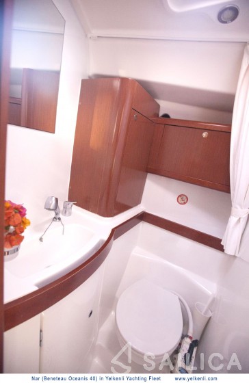 Oceanis 40 - Yacht Charter Sailica