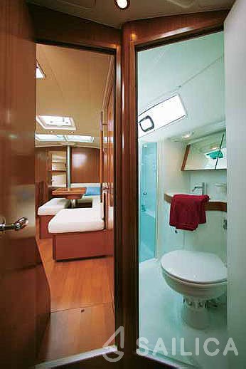 Oceanis 40 - Yacht Charter Sailica