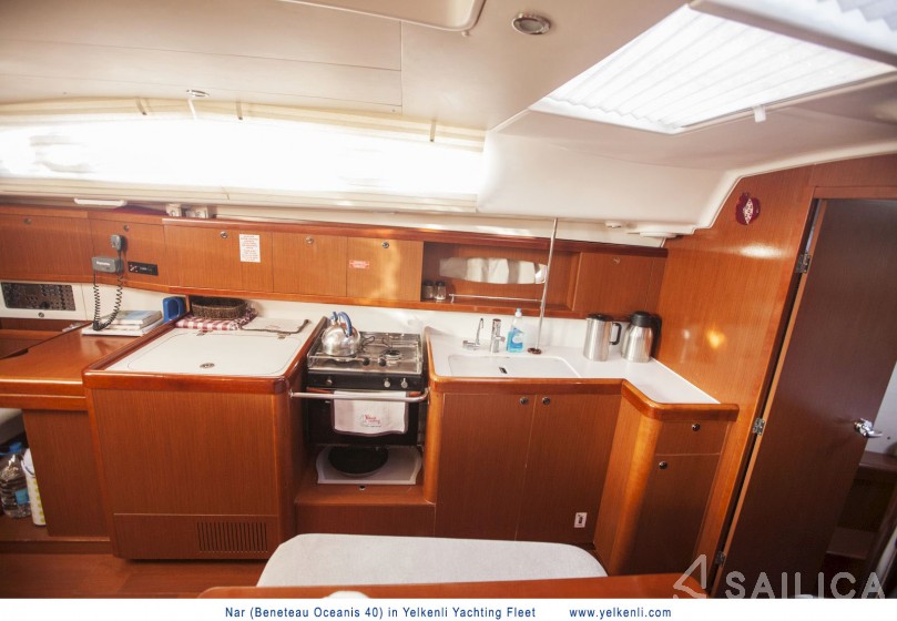 Oceanis 40 - Yacht Charter Sailica