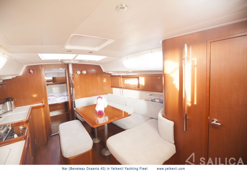 Oceanis 40 - Yacht Charter Sailica