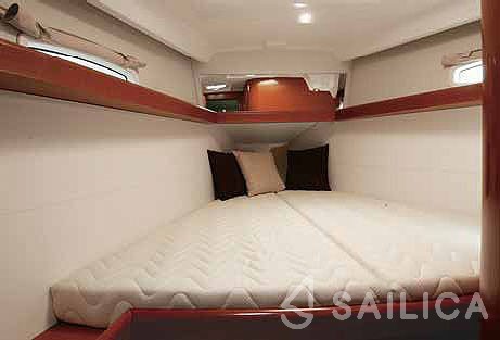 Oceanis 40 - Yacht Charter Sailica