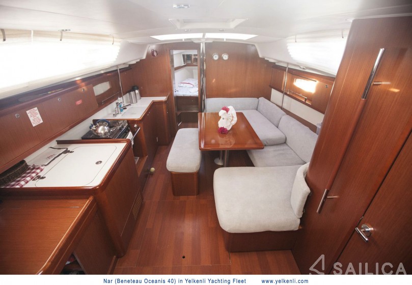 Oceanis 40 - Yacht Charter Sailica
