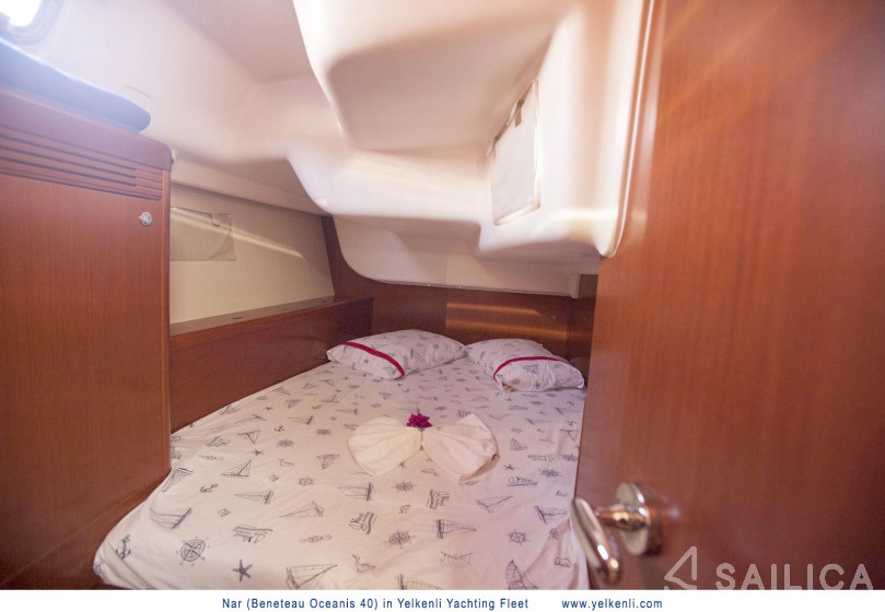 Oceanis 40 - Yacht Charter Sailica