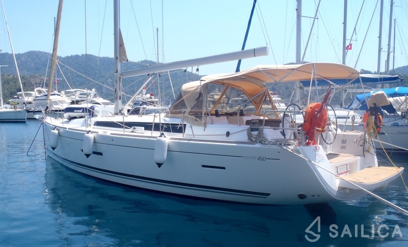 Dufour 450 Grand Large - Yacht Charter Sailica
