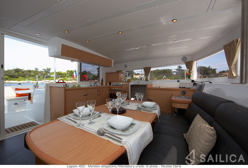 Lagoon 420 - Yacht Charter Sailica