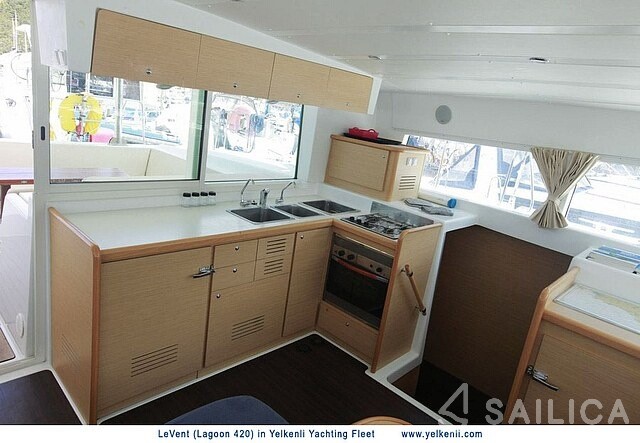 Lagoon 420 - Yacht Charter Sailica