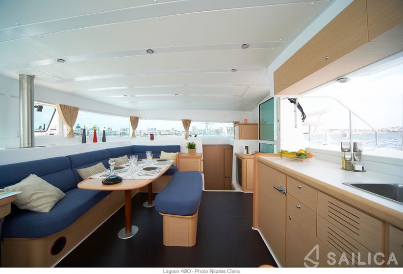 Lagoon 420 - Yacht Charter Sailica