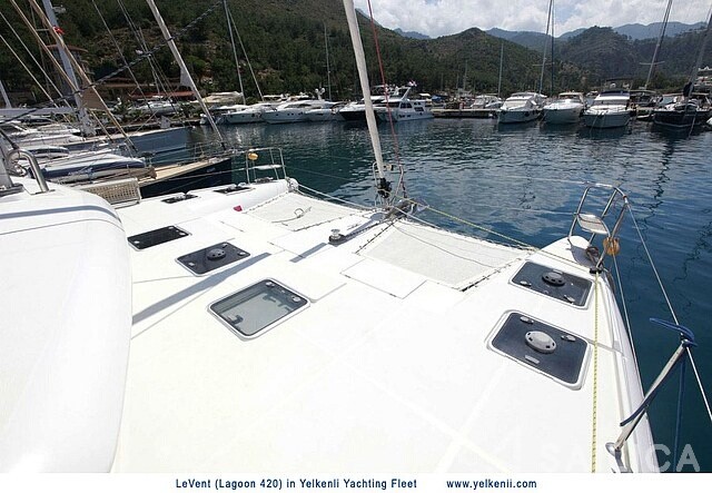 Lagoon 420 - Yacht Charter Sailica