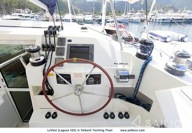 Lagoon 420 - Yacht Charter Sailica
