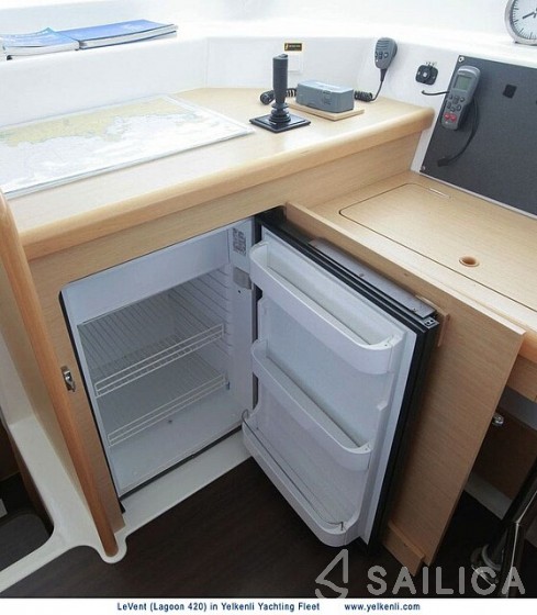 Lagoon 420 - Yacht Charter Sailica