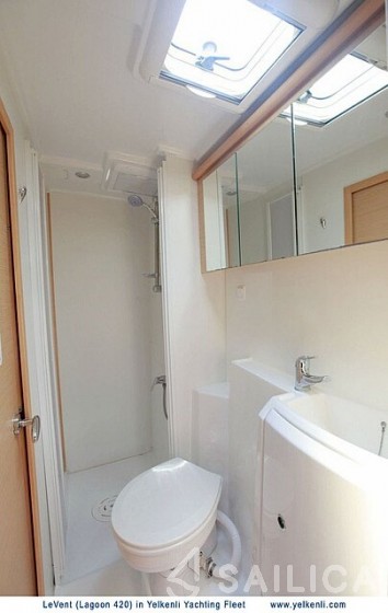 Lagoon 420 - Yacht Charter Sailica