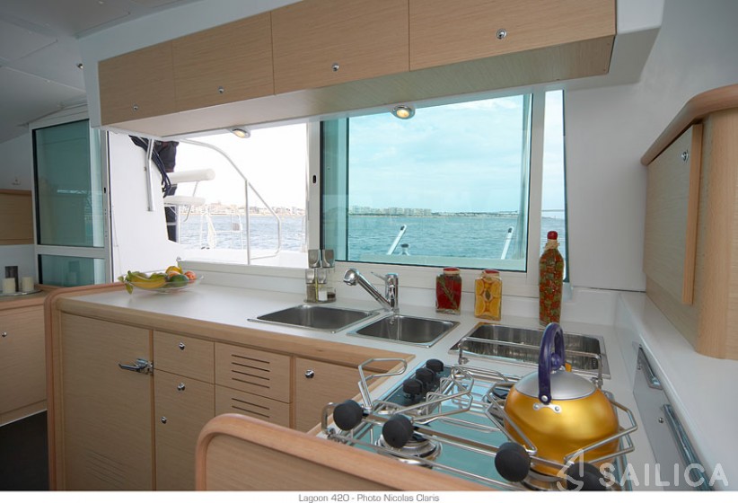 Lagoon 420 - Yacht Charter Sailica