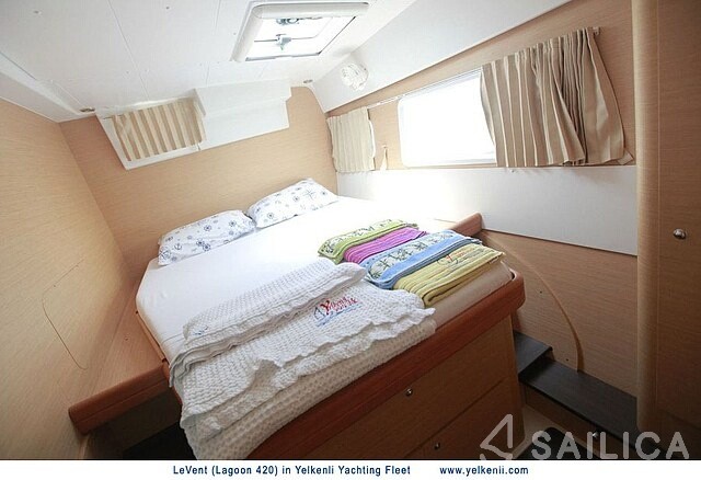 Lagoon 420 - Yacht Charter Sailica