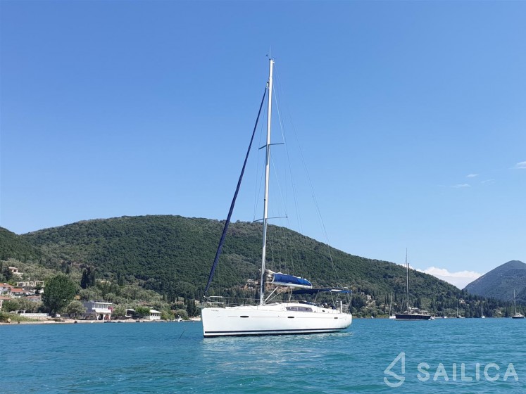 Oceanis 43 - Yacht Charter Sailica