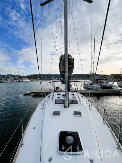 Oceanis 43 - Yacht Charter Sailica
