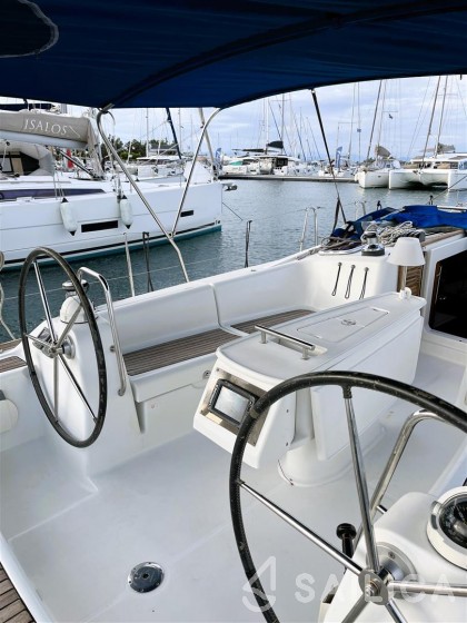 Oceanis 43 - Yacht Charter Sailica