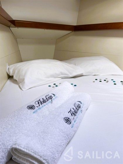 Oceanis 43 - Yacht Charter Sailica