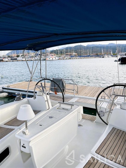 Oceanis 43 - Yacht Charter Sailica