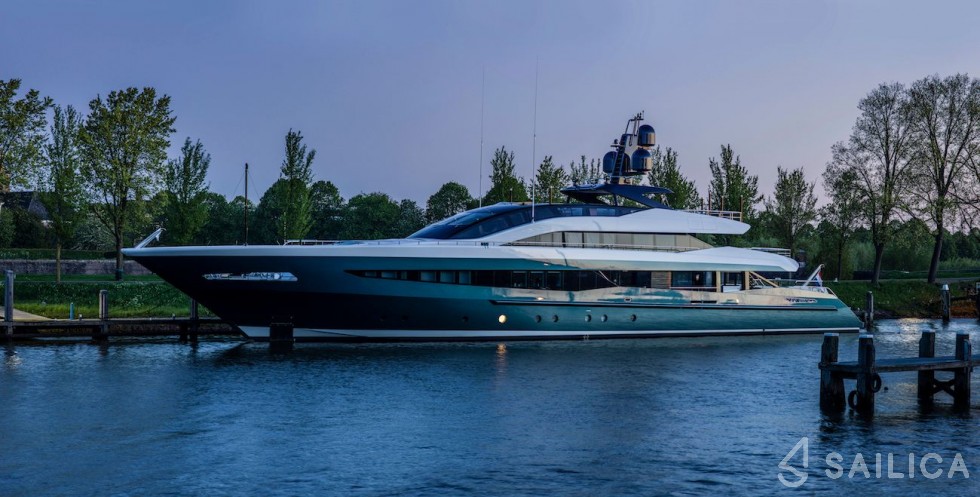 Heesen 51 - Yacht Charter Sailica
