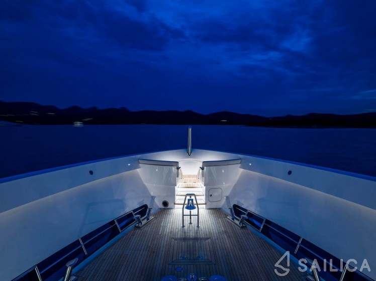 Heesen 51 - Yacht Charter Sailica