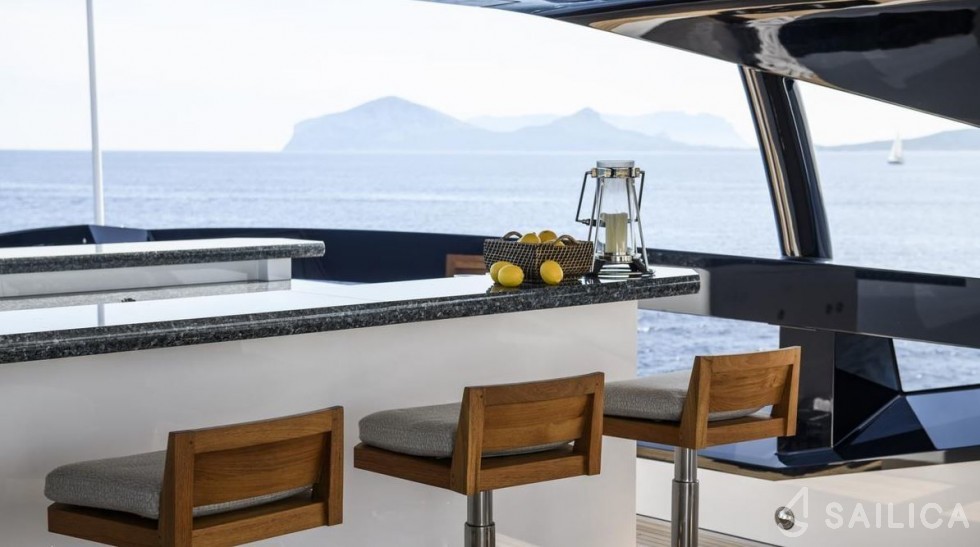 Heesen 51 - Yacht Charter Sailica
