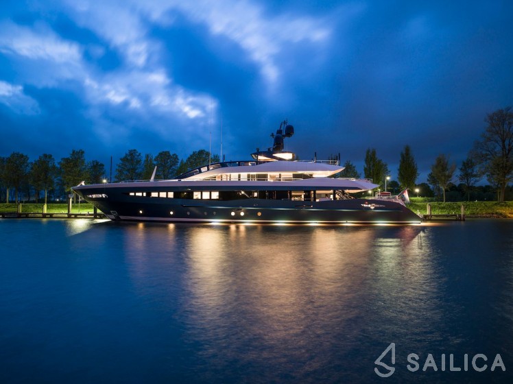 Heesen 51 - Yacht Charter Sailica