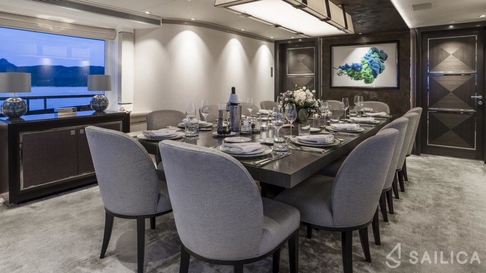Heesen 51 - Yacht Charter Sailica