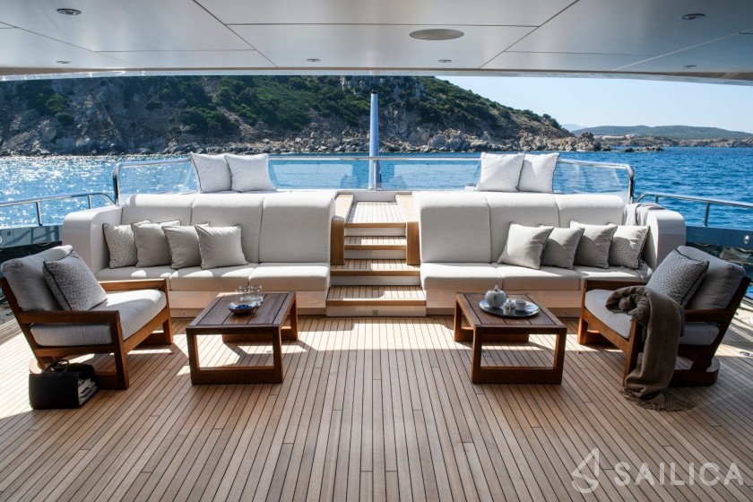 Heesen 51 - Yacht Charter Sailica