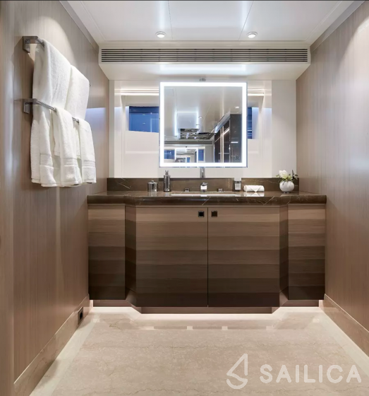 Heesen 51 - Yacht Charter Sailica