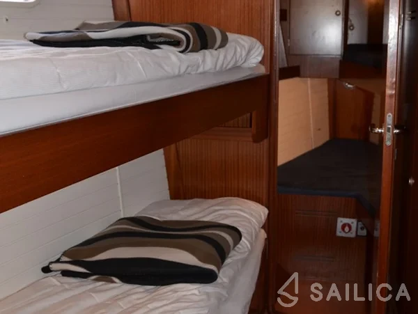 Delphia 47 - Yacht Charter Sailica