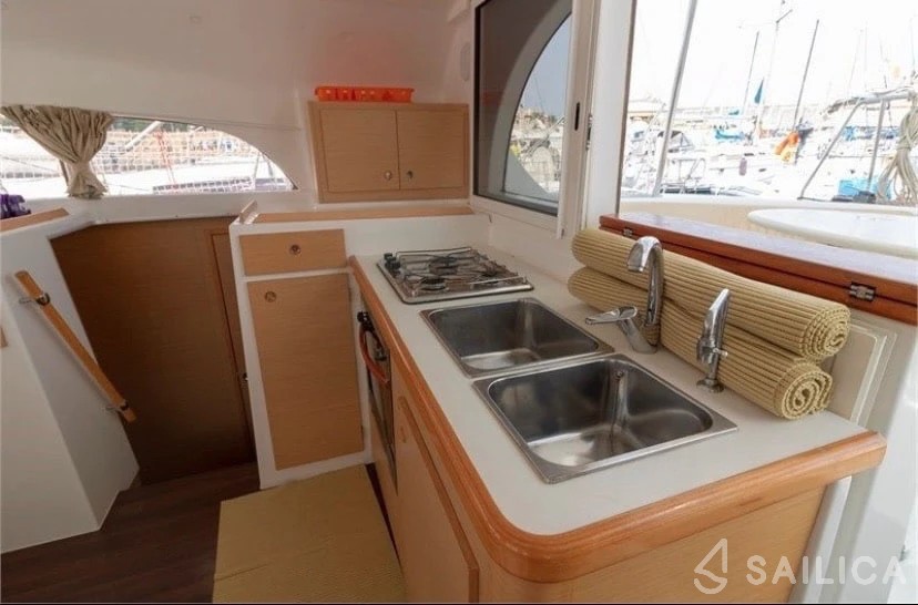 Lagoon 380 - Yacht Charter Sailica