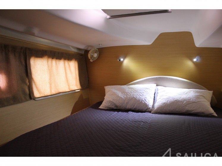 Lagoon 380 - Yacht Charter Sailica