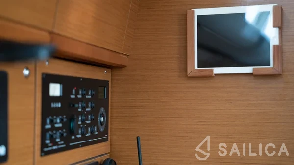 Jeanneau 54 - Yacht Charter Sailica